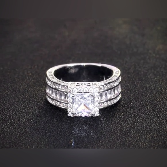 Exquisite Square Stone-4 Prong Diamond Zircon with Halo setting, New - Picture 5 of 6